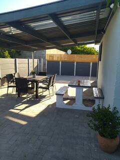 Outdoor seating area guesthouse Bellville South - relaxing space for contractors and students at affordable accommodation Cape Town near UWC